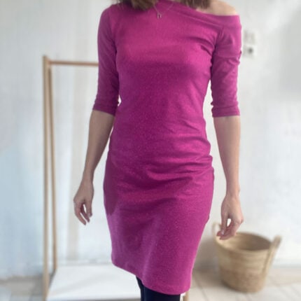 Κομψό Μίντι Φόρεμα με Ασύμμετρο Ώμο Ροζ γυαλιστερό και Πατρόν Ραφής