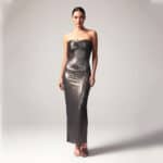 Maxi Φόρεμα σε Ασημί Πλισέ με Πλαϊνό Άνοιγμα εφαρμοστό και φαρδιά γραμμή