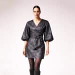 Φόρεμα μίνι φιδέ με ζώνη και φουσκωτά μανίκια